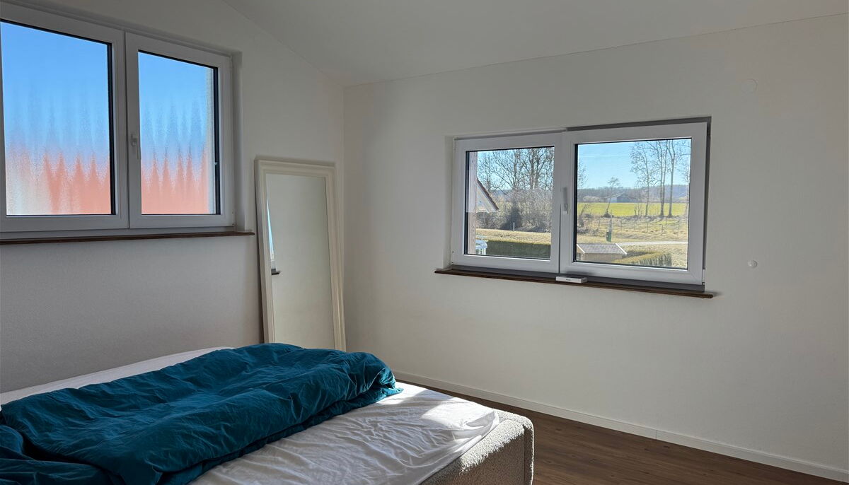 OG: Master-Bedroom mit Ankleide